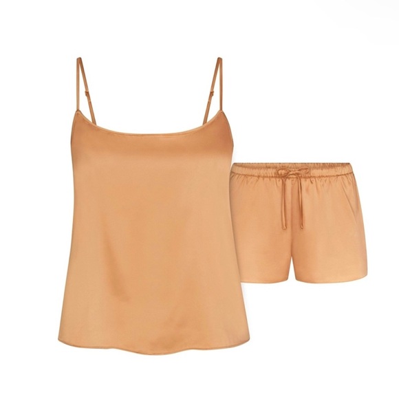 SKIMS Other - NWT Skims hotel shine sleep set pajamas tank and shorts - gold XL